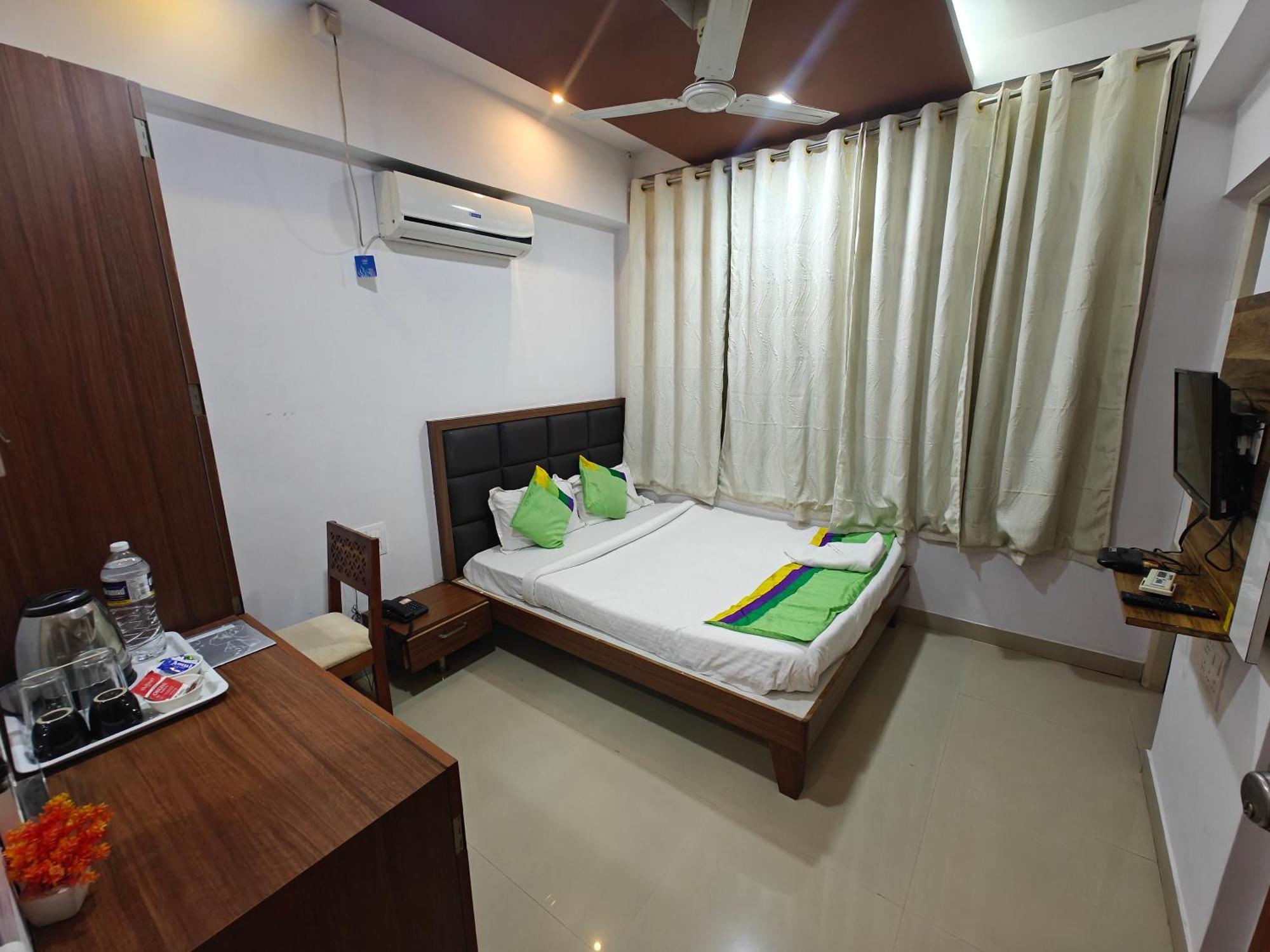 Sai Samrat Resort Сатара Экстерьер фото